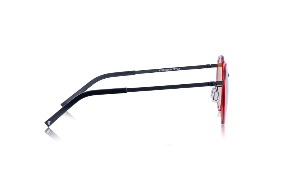 Nebula Red Titanium за навън